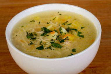 Şehriye ile hafif tavuk çorbası