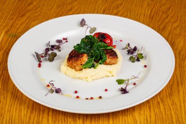 tavuk göğsü ezdim patates ve ıspanak ile