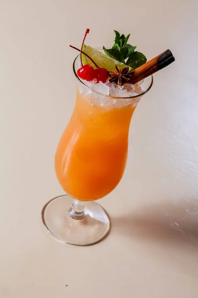 Tequila Sunrise Cocktail Med Mynta — Stockfoto