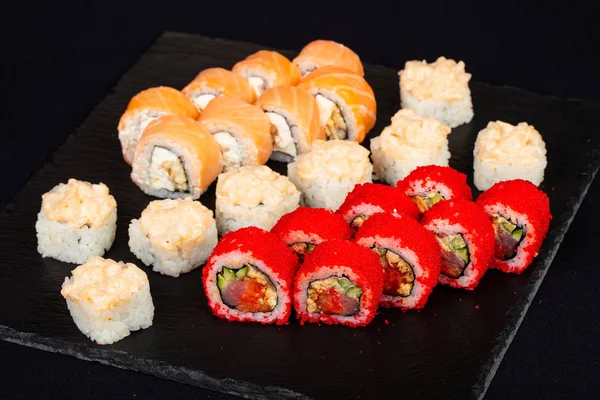 Set Rollos Japoneses Con Pescado Arroz —  Fotos de Stock