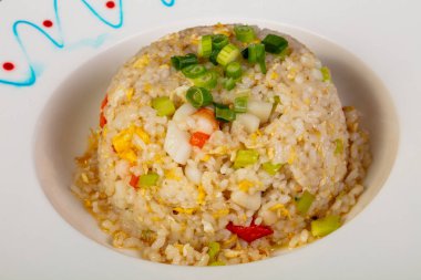 Asya mutfağı Fried rice ile deniz ürünleri
