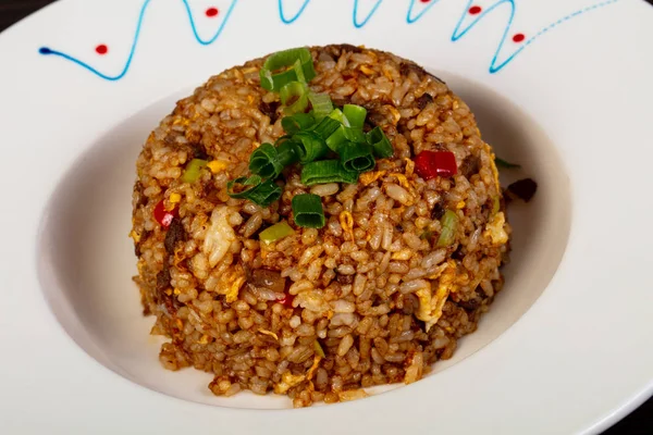 Nasi Goreng Dengan Daging Sapi Dan Rempah Rempah — Stok Foto