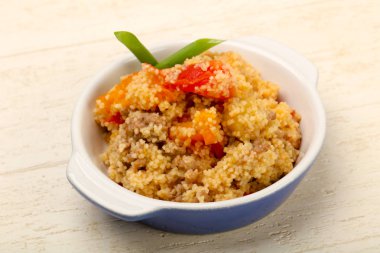 Etli ve sebzeli kuskus.