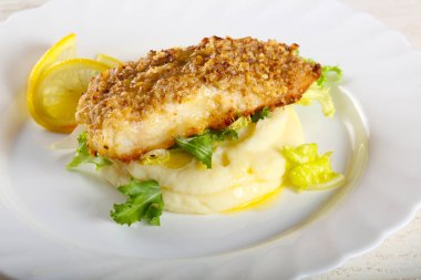 Pişmiş Morina balığı patates püresi ile