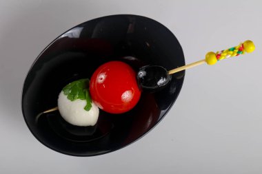 Kanepe domates ve mozarella peyniri