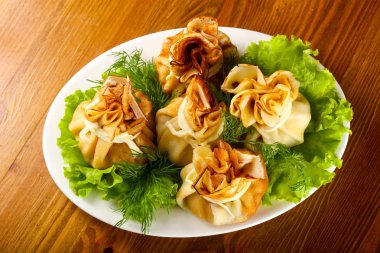 Et ile doldurulmuş krep