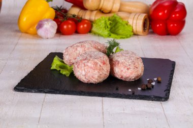 Çiğ Domuz pirzola - kıyılmış et