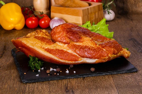 Carne Cerdo Ahumada Sobre Madera —  Fotos de Stock