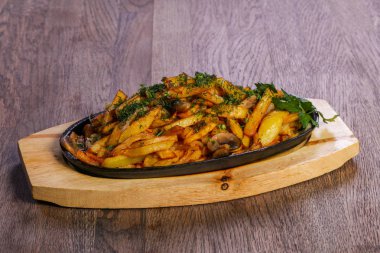 Pan dereotu ile kavrulmuş patates