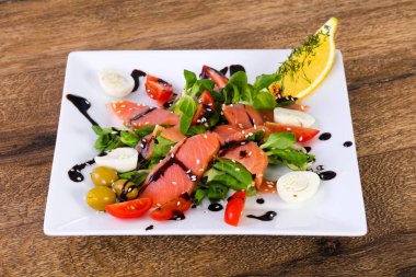 Somon salatası yumurta ve Balzamico