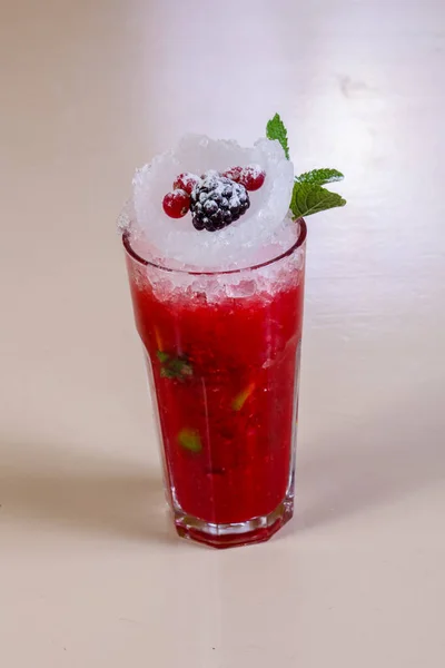 Berry Smoothie Liść Mięty — Zdjęcie stockowe