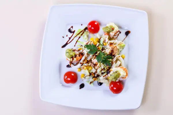 Salada Camarão Com Frutos Mar Abacate — Fotografia de Stock