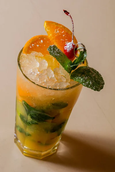 Mojito Mit Orangen Serviert Kirsche — Stockfoto