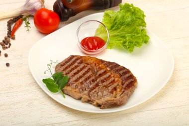 Soslu ızgara kaburga eti