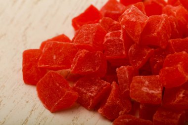 Kuru papaya yığın ahşap arka plan üzerinde