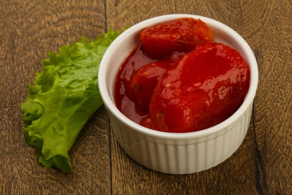 Tomates Pelées Avec Jus Dans Bol — Photo