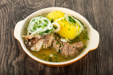 Beyaz et çorbası - kuzu veya dana eti ile Hashlama