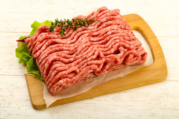 タイム 唐辛子とみじん切りにした牛肉肉 — ストック写真