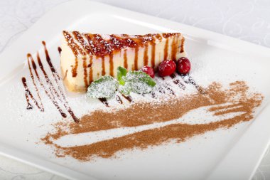 Peynirli kek kiraz ve nane ile