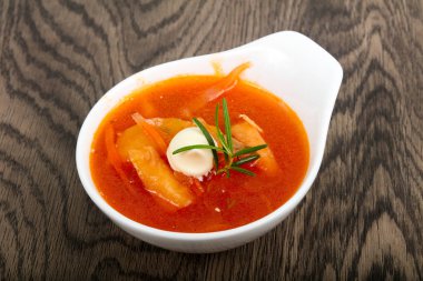 Rus Borcsh çorba beyaz plaka