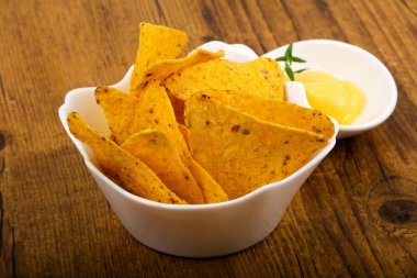 Nacho peynirli sos ile