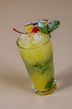 Mojito ananas ve nane ile