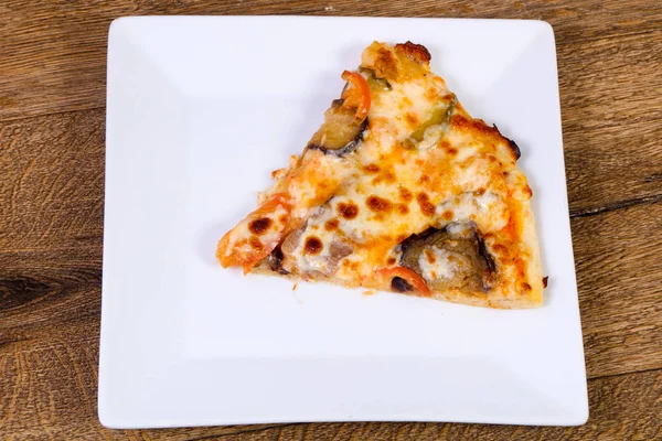 Pizza Met Aubergine Kaas — Stockfoto