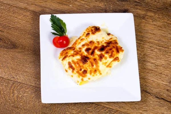 Grão Batata Com Queijo Tomate Servido — Fotografia de Stock