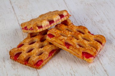 Reçelli enfes poğaçalı börek.