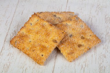 Şekerle kaplı lezzetli kraker kurabiye