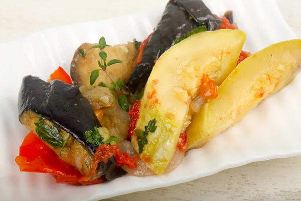 Buğulanmış Sebze Patlıcan Domates Biber Kabak — Stok fotoğraf