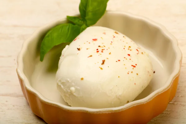 Queso Mozzarella Con Hojas Albahaca — Foto de Stock