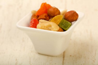 Fındık ve kuru meyve karışımı