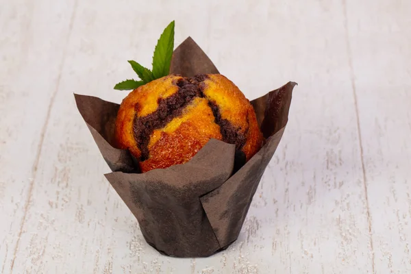 Süße Leckere Muffins Mit Schokolade — Stockfoto