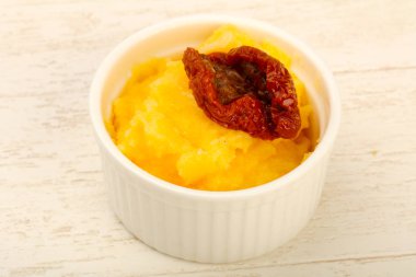 Kuru domatesli Polenta.