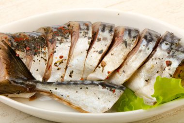 Scoomber beyaz plaka üzerinde füme