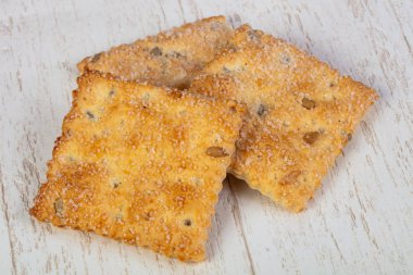 Şekerle kaplı lezzetli kraker kurabiye