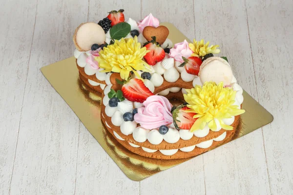 Торт Натуральным Цветом — стоковое фото