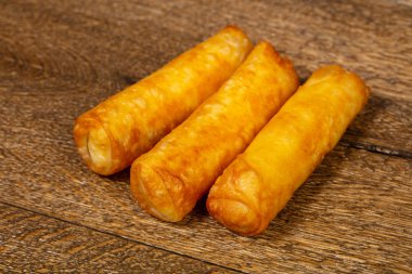 Kavrulmuş sıcak doldurulmuş böreği 