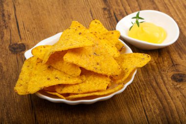 Nacho peynirli sos ile