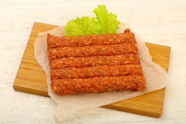 Çiğ Dana sosis ızgara için