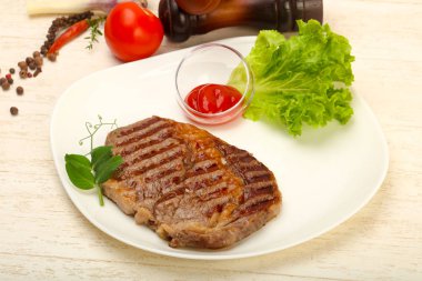 Soslu ızgara kaburga eti