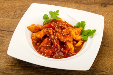 Teriyaki soslu tavuk.