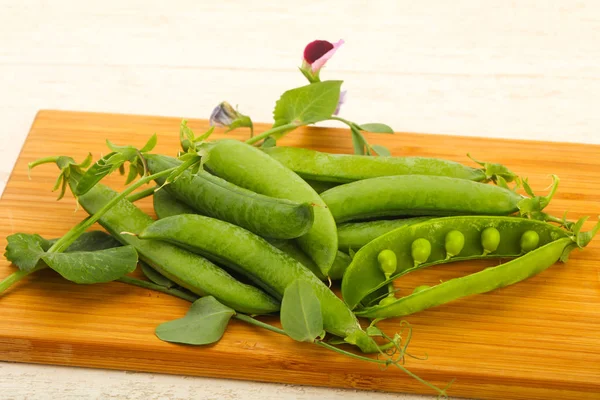 Reife Grüne Erbsen Mit Blättern — Stockfoto