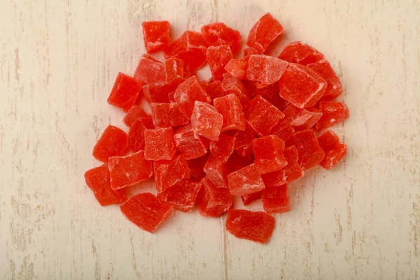 Kuru papaya öbek üzerinde beyaz masa