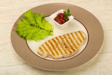 Baharatlar ve sos ızgara hindi biftek