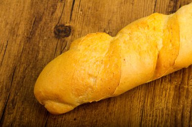 Baget ekmek ahşap arka plan üzerine