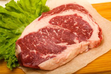 Pirzola pişmeye hazır.