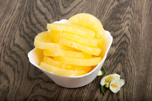 Canned pineapple rings in the bowl