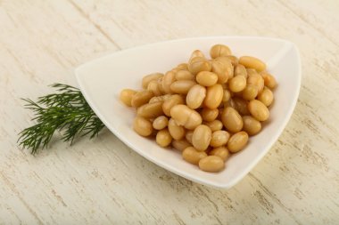 Dereotu şubesi ile kasede beyaz börülce